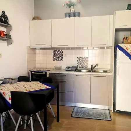 Aglaia's 7th Branch Apartment *